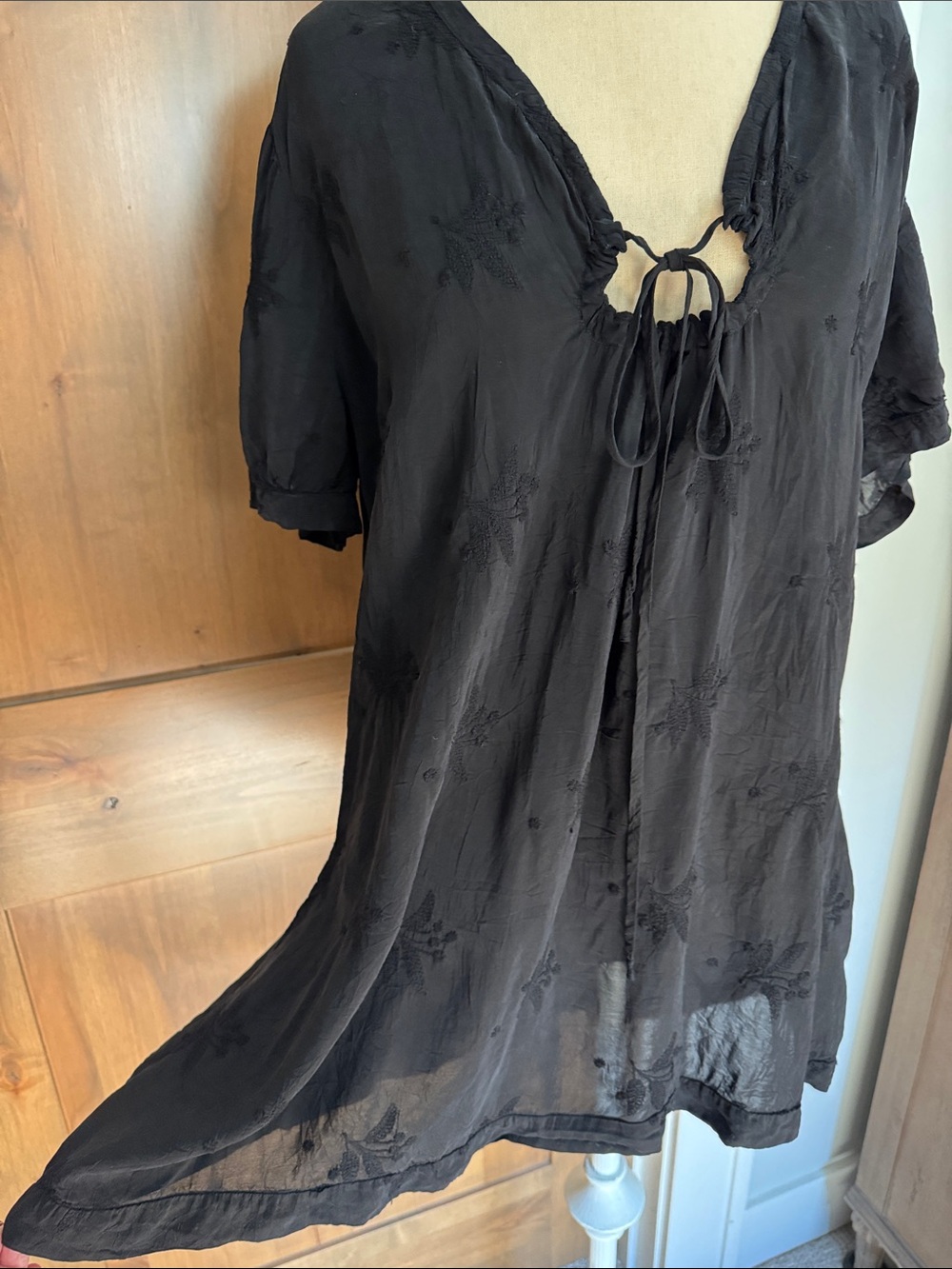 Johnny Was Boho Embroidered Blouse Tunic Top Womens L Black Floral Rayon Prairie
